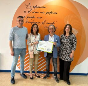 ITAKA ESCOLAPIOS recibe 2.000€ gracias al Movimiento Medialia DKV